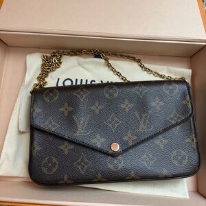 Felicie Pochette LV purse does not include inserts
